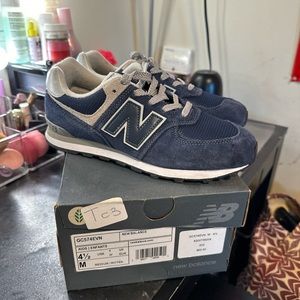 New balance sneakers size kids 4.5